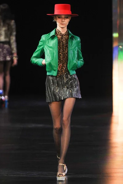 Look 17